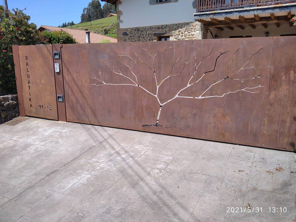 Trabajo de carpintería metálica en Gernika-Lumo